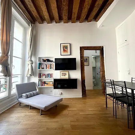 Typique Parisien Au Coeur Du Marais